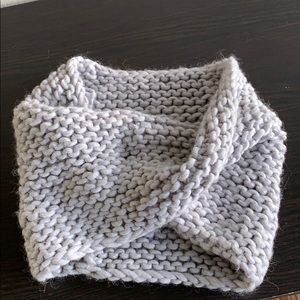 American Eagle circle scarf